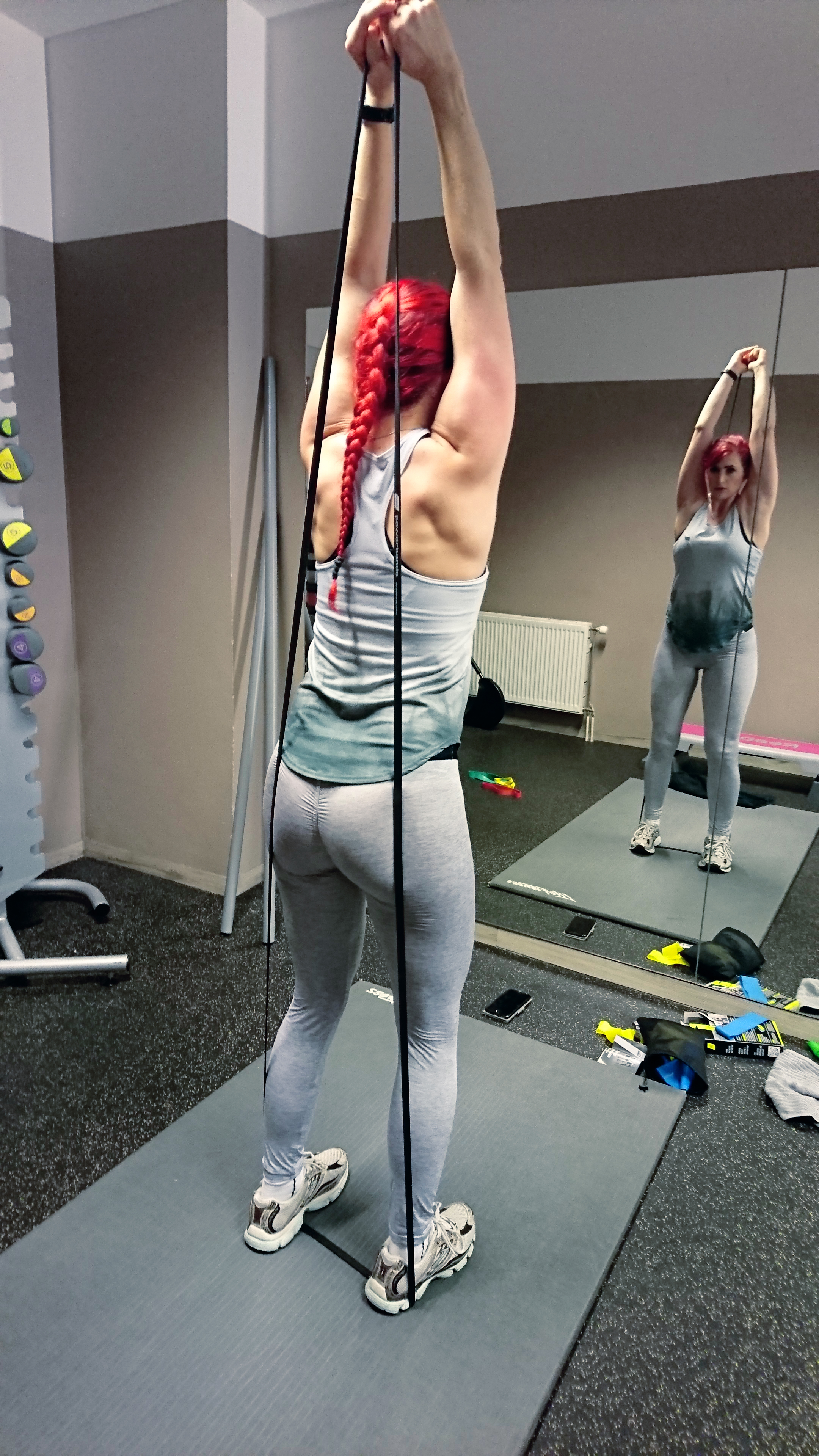 Produkttest Powerbands Let's Bands - Triceps Curls mit Sandy RedPearl
