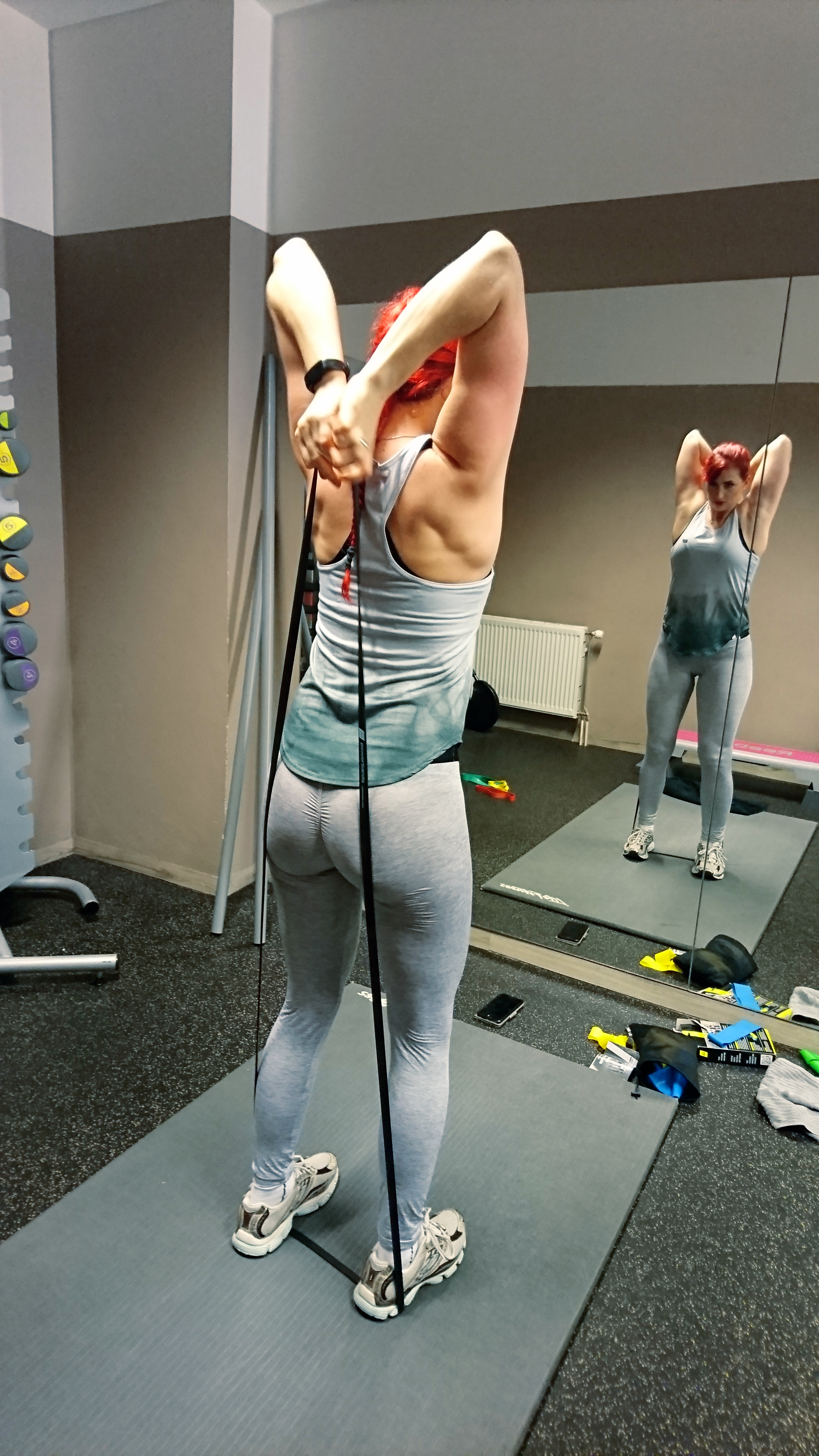 Produkttest Powerbands Let's Bands - Triceps Curls mit Sandy RedPearl