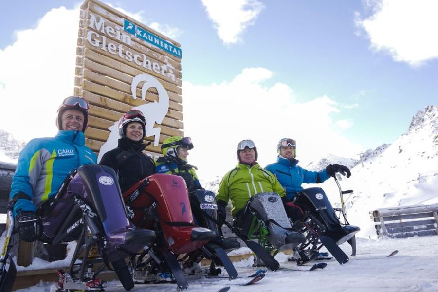Auf dem Kaunertaler Gletscher können Rollstuhlfahrer mit Mono-Skibobs auch dem Skisport frönen © Kaunertaler Gletscher/ Hafele