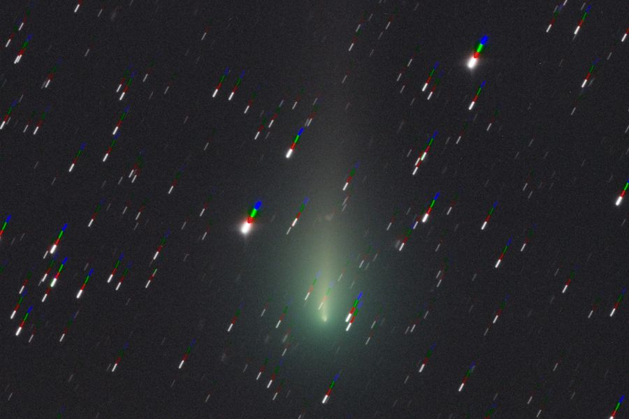 (c)Haus der Natur (Salzburg) - Rochus Hess - Komet-Atlas Y4 - Astro-CCD-Kamera - Belichtungszeit: 27,5 Stunden - März - April 2020