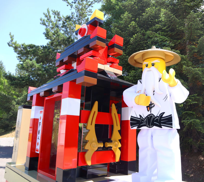 (c)Legoland - Ninjago Paradewagen