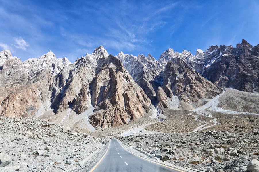 (c)Adobe Stock - Karakorum Highway