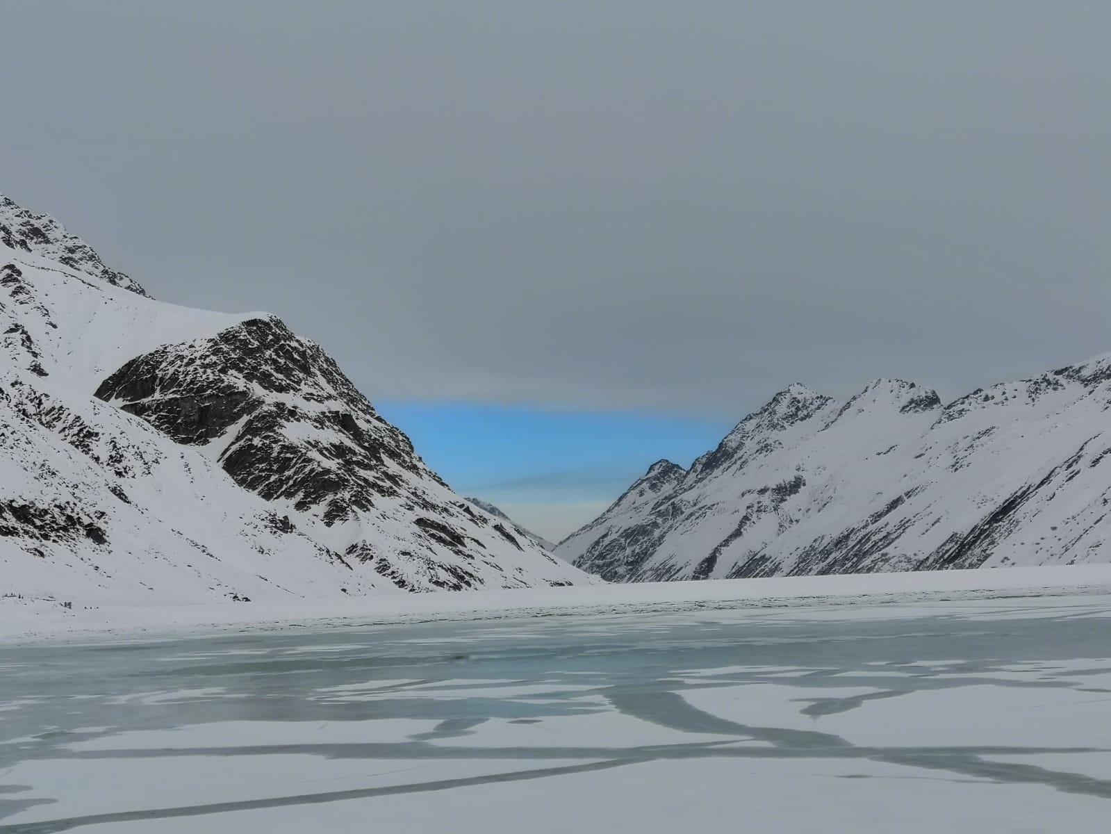 Schneeschuhwanderung zum Silvrettasee_ Blick auf den Silvrettasee_(c) mateoundelena