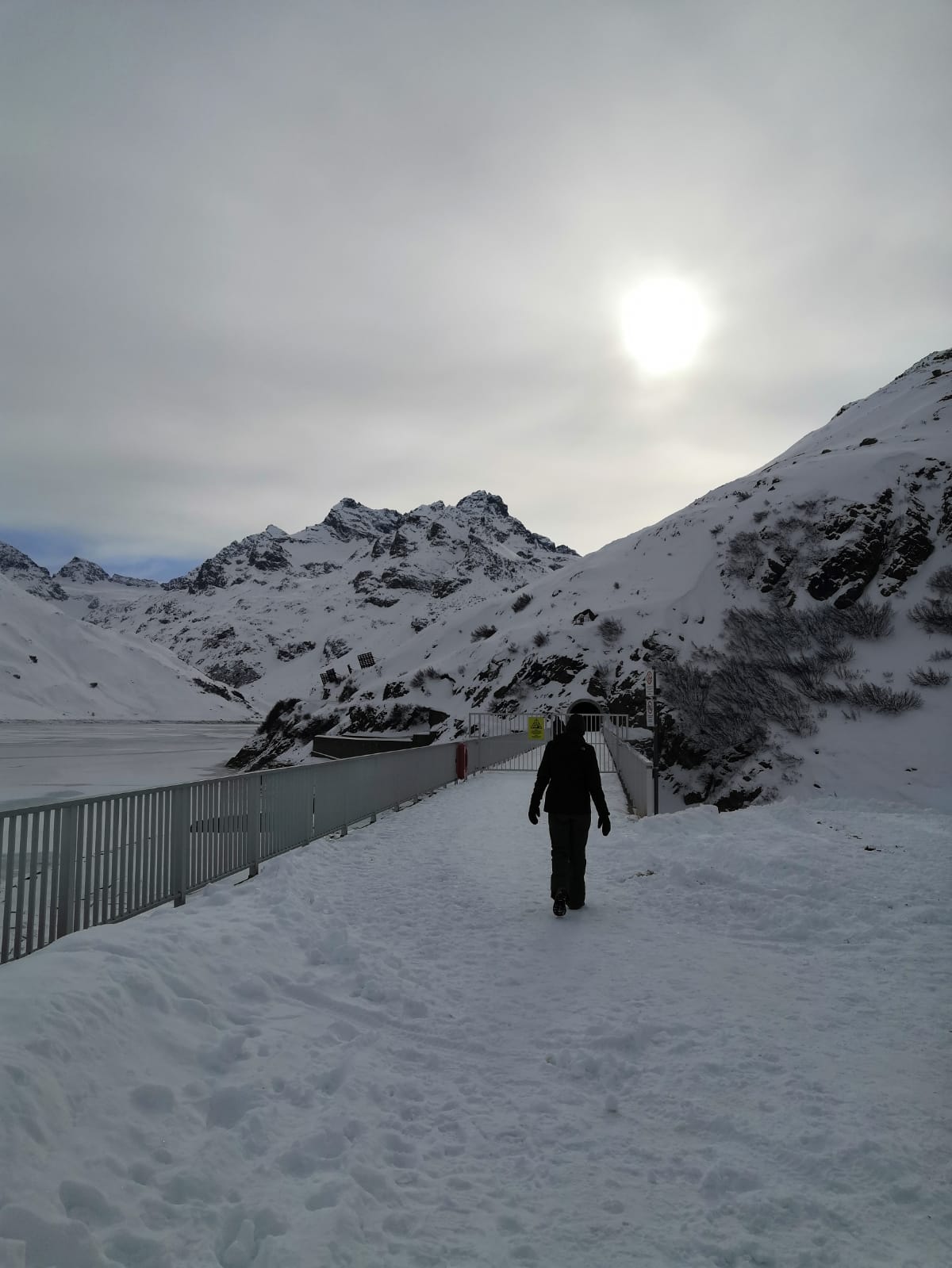 Schneeschuhwanderung zum Silvrettasee_ Winterwanderung am Silvrettasee_(c) mateoundelena
