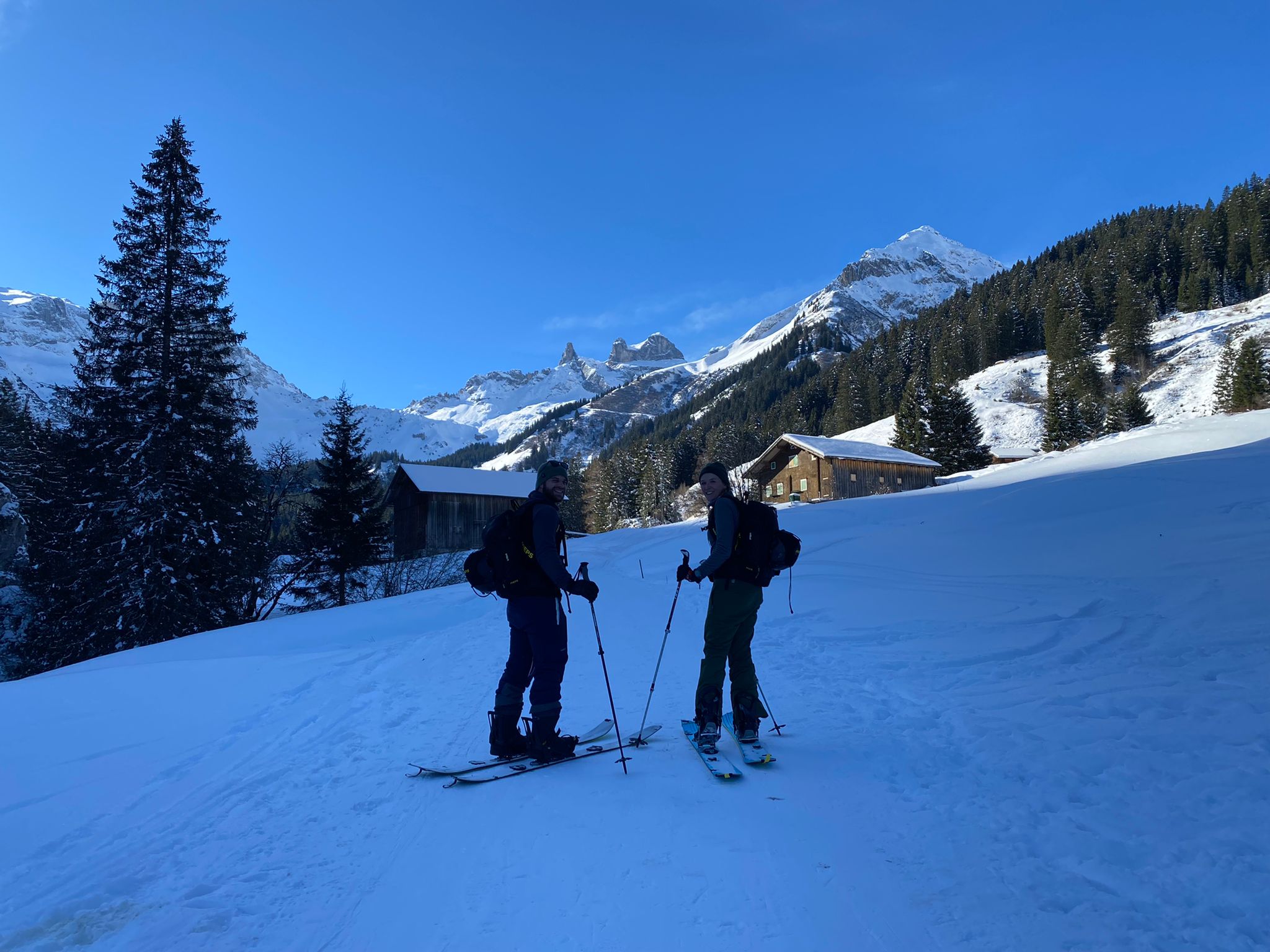 Skitour-zur-Lindauer-Huette_kurze-Pause-2