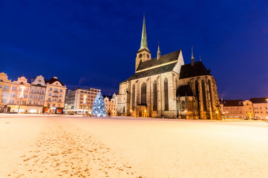 Die St.-Bartholomäus-Kathedrale in Pilsen (c) Henryk Sadura _ Shutterstock