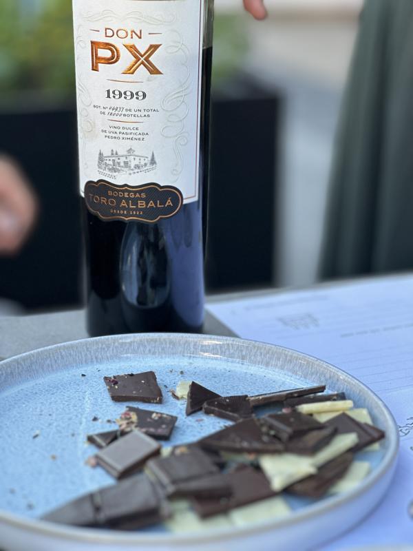 (c)be-outdoor.de - Petra_Sobinger // Vinothek Wohnraum Ellmau