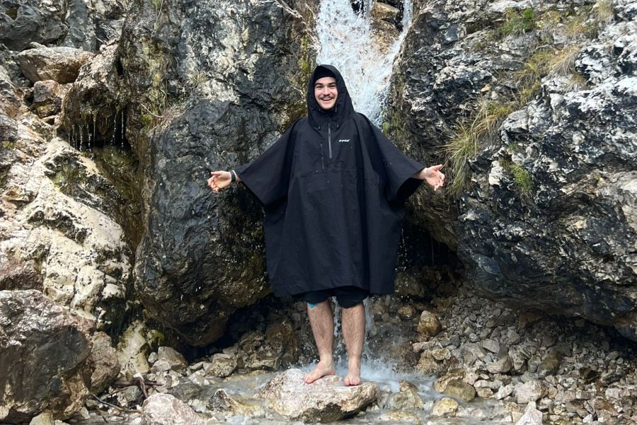 (c)Tim Sobinger - be-outdoor.de / DryRobe Waterproof Poncho