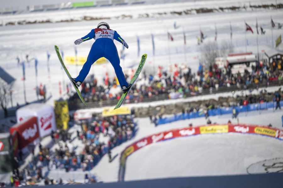 Nordic Combined Triple 2023 - Skispringer vor Fans