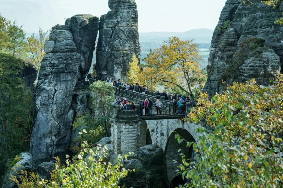Basteibruecke-Sachsen-©-Dimitri-Pexels